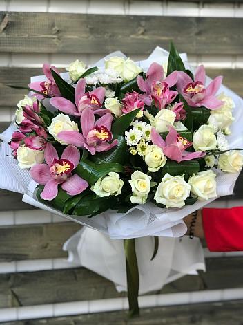 Букет цветов из: Розы и Хризантемы в Нудоль