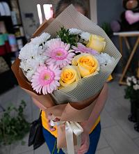 Букет цветов из:  Герберы, Розы и Хризантемы в Нудоль