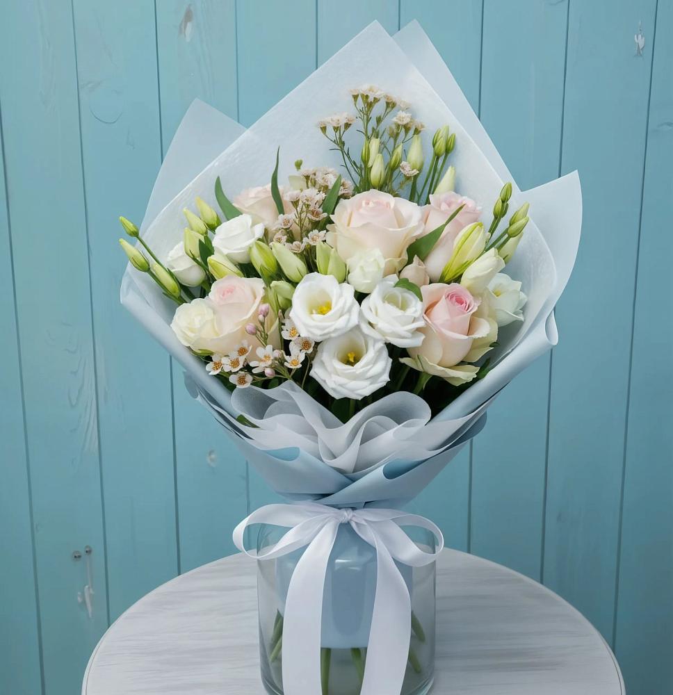 Букет цветов из: Розы и Лизиантусы в Нудоль