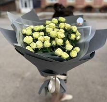 Букет Белые кустовые розы Солинеро в Нудоль