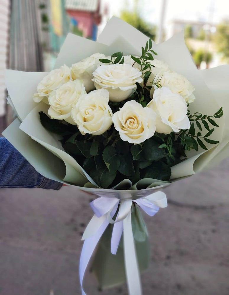 Букет Белые розы Проуд в Нудоль