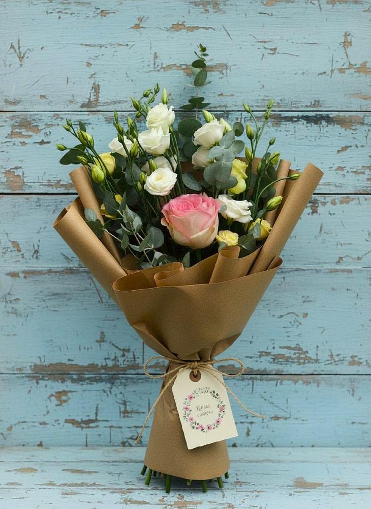 Букет цветов из: Розы и Лизиантусы в Нудоль