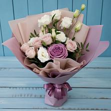 Букет цветов из:  Розы и Лизиантусы в Нудоль