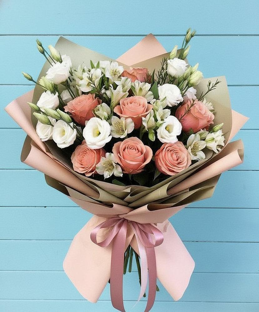 Букет цветов из: Розы, Альстромерии и Лизиантусы в Нудоль