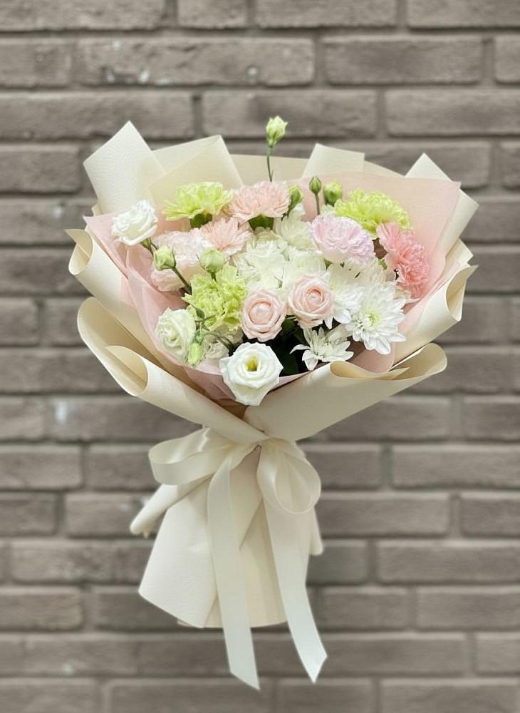 Букет цветов из: Гвоздики, Розы, Лизиантусы и Хризантемы в Нудоль