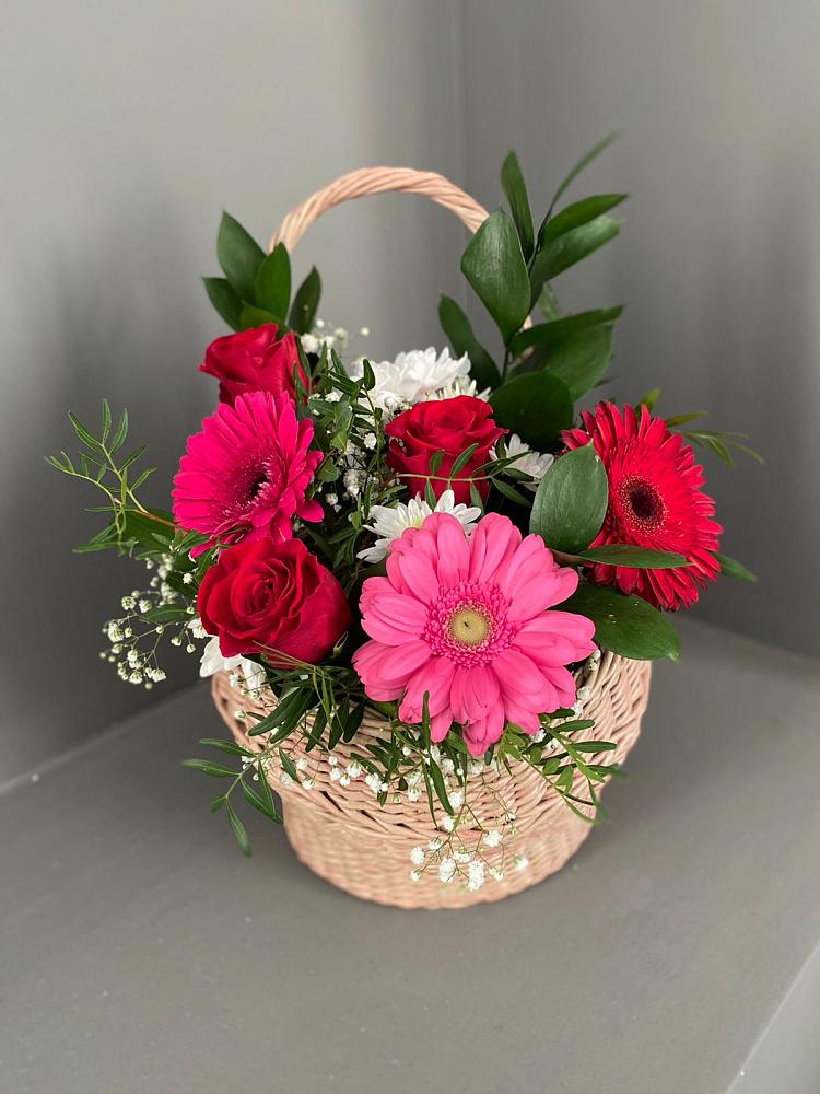 Цветочная композиция из Розы, Хризантемы и Герберы в корзине в Нудоль