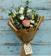 Букет цветов из:  Розы и Лизиантусы в Нудоль