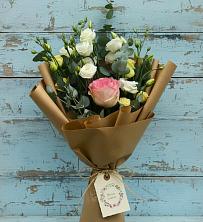 Букет цветов из:  Розы и Лизиантусы в Нудоль